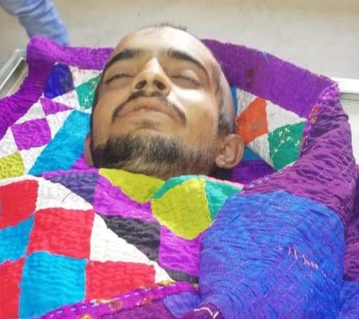 قبرستان مان نوجوان جو لاش هٿ