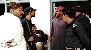 ڀتي طور کير وٺندڙ 2 پوليس وارن کي 3 سال قيد جي سزا