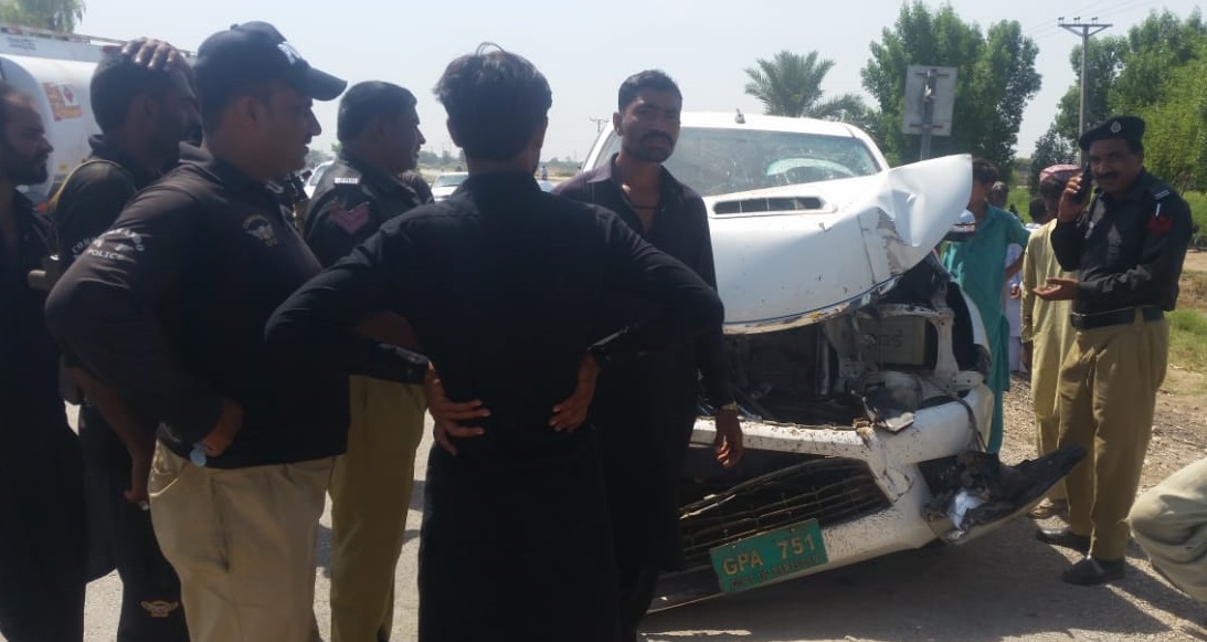 مورو  ۾ حادثو ڊرائيور فوت، رتوديرو ۾ گولي لڳڻ سبب استاد زخمي
