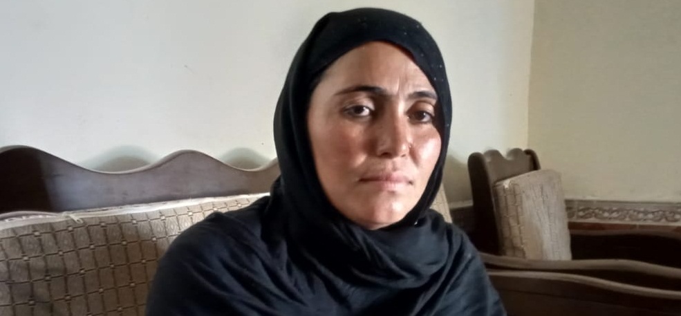 بااثر ۽ مائٽن جي ظلم کان بچايو، عورت جو احتجاج