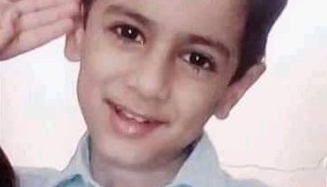 نوجوان صحافي جو معصوم پٽ فوت، گهر ۾ ڪهرام