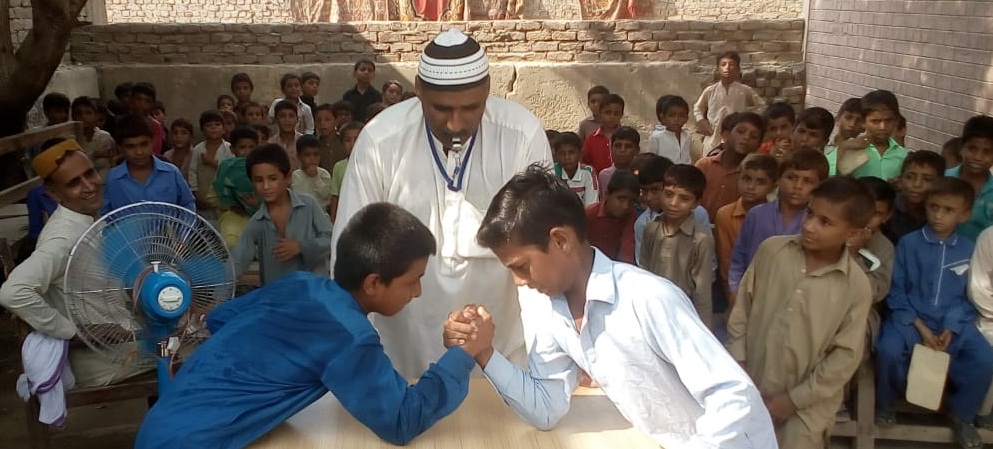 شاگردن ۾ زور آزمائش جا زبردست مقابلا ٿي گذريا