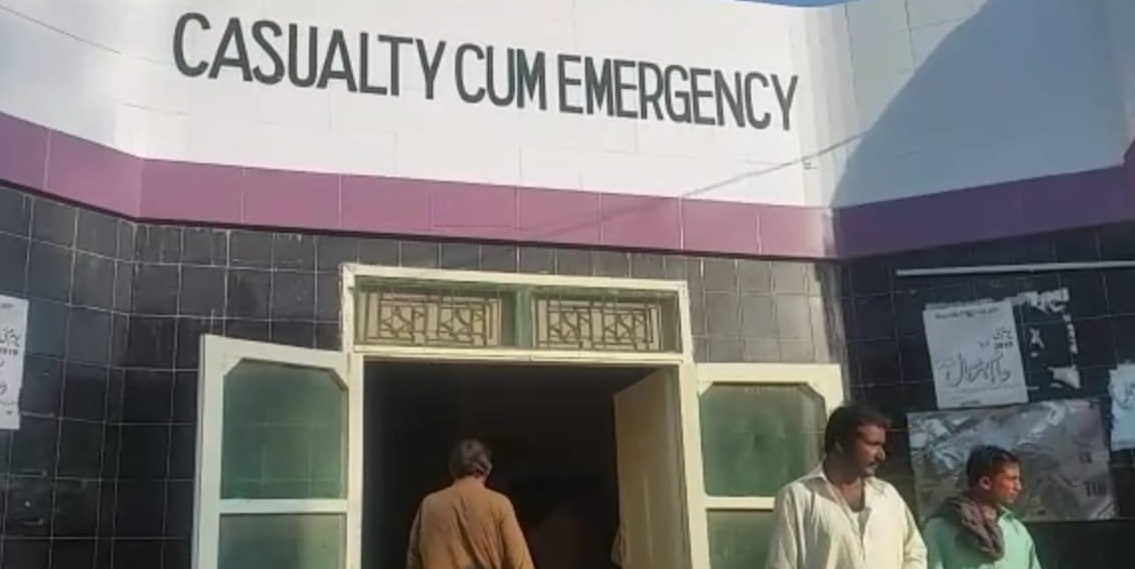 ٻن مختلف حادثن ۾ هڪ عورت فوت 3 شاگردن سميت 6 زخمي