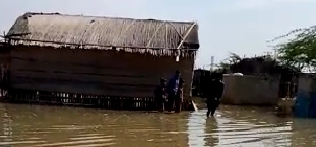 “ڪيار” جي تباهي، هزارين ماڻهو متاثر، 4 هزار مهاڻا سمنڊ ۾ ڦاٿل
