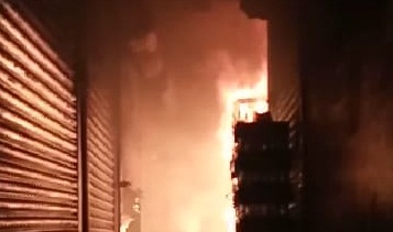 موبائل فون جي دڪان کي باهه، لکين رپين جو نقصان