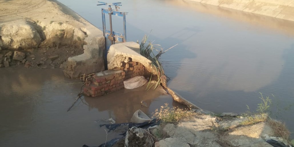 ڇور واهه کي گهارو، آبپاشي عملدار پاڻي ڍرو ڪري غائب