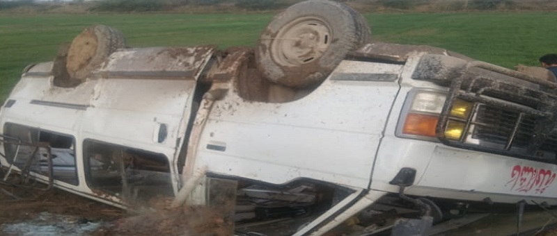 عرب شڪارين جي گاڏي جو ويگن سان ٽڪر 8 زخمي