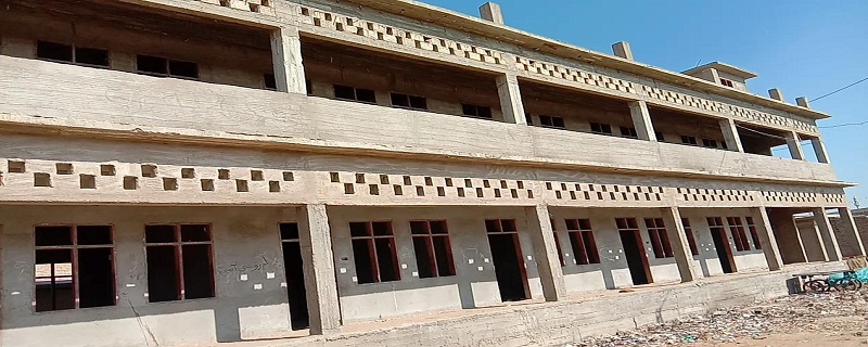 بلڊنگ جو مرمتي ڪم مڪمل نه ٿيو، ٻارڙا جهوپڙي ۾ پڙهڻ لڳا