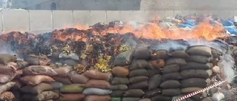 ڪسٽم پاران لکين روپين جي سمگل ٿيل سامان کي باھ