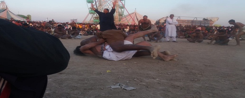 صوفي بزرگ دائود شاهه جو ميلو، ملهه پهلوان ميدان تي لٿل