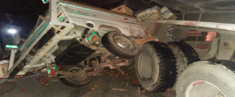 سوزوڪي جو ٽرالر سان ٽڪر، ٺٽي واسي 3 نوجوان فوت