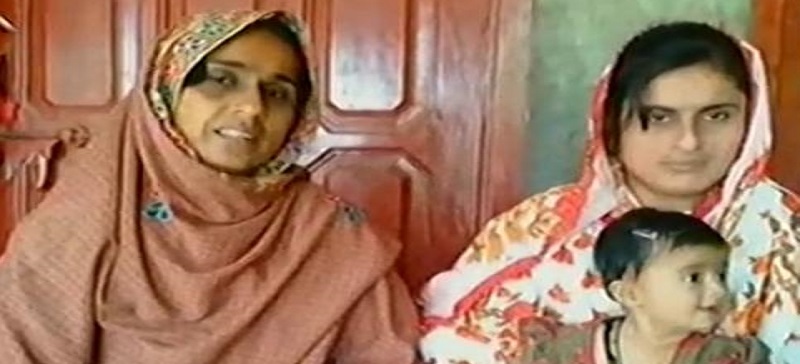 مڙس جي تشدد ۽ حق مهر ۾ مليل زمين ڏيڻ لاءِ احتجاج