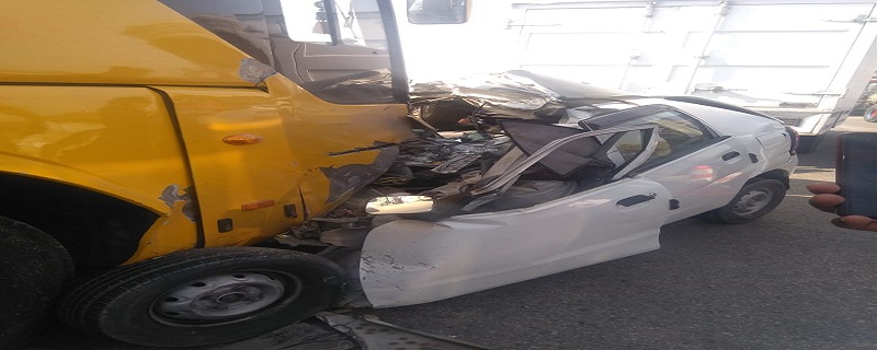 انڊس هاءِ وي تي ڪوچ جو ڪار کي ٽڪر، 2 دوست فوت