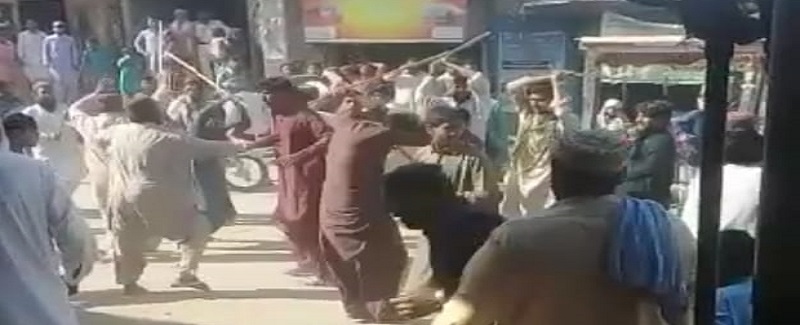 ڪارنهن تان جهيڙو، لٺيون لڳڻ سبب 2 ڄڻا زخمي