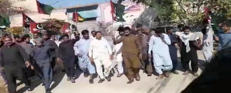 چيئرمين هٽايو گهوٽڪي بچايو، جيالن جو جلوس
