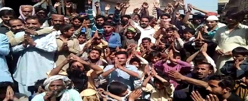 بک ٿا مرون راشن ڏيو، سکر ۾ سوين ماڻهن جو احتجاج