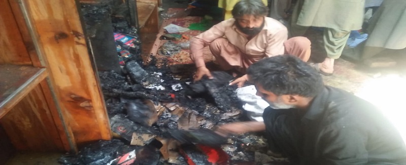 ڪپڙي جي دوڪان ۽ پلال جي کري کي باهه