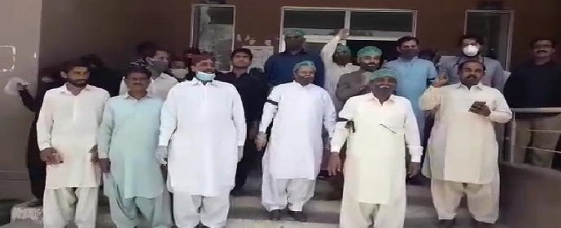 اڪثر اسپتالن ۾ عملي کي حفاظتي ڪٽس نه مليون،احتجاج