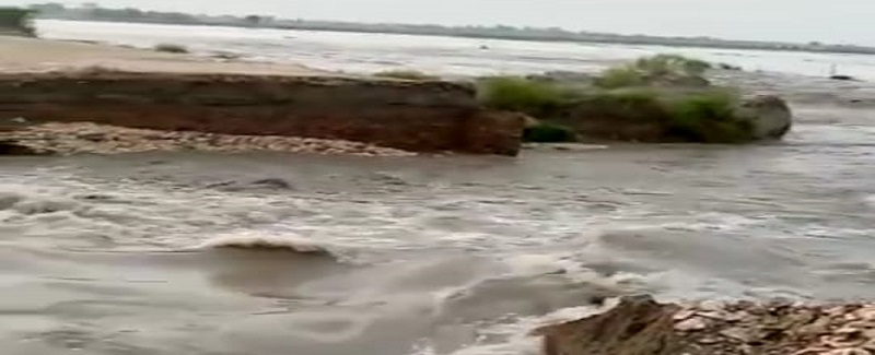 بيگاري واهه کي گهارو، پاڻي ڳوٺن ۾ داخل، بيجارو لڙهي ويو