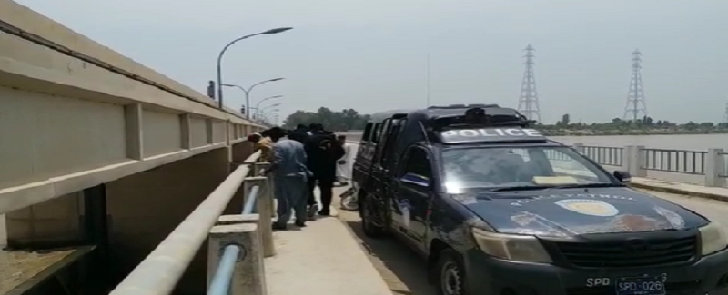 گڊو بئراج مان نوجوان جو لاش هٿ، والد سڃاڻي ورتو