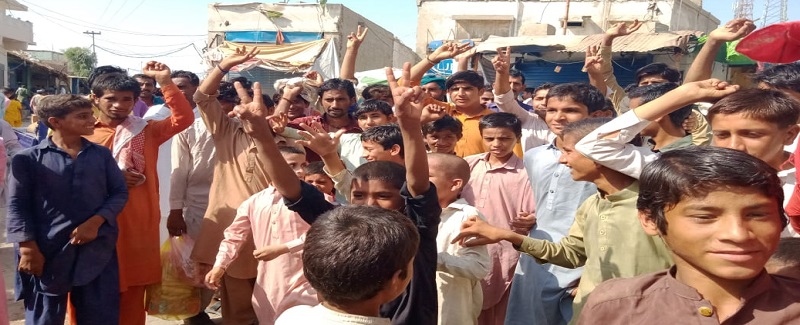 بک ٿا مرون لاڪ ڊائون کوليو، دوڪاندارن جو احتجاج