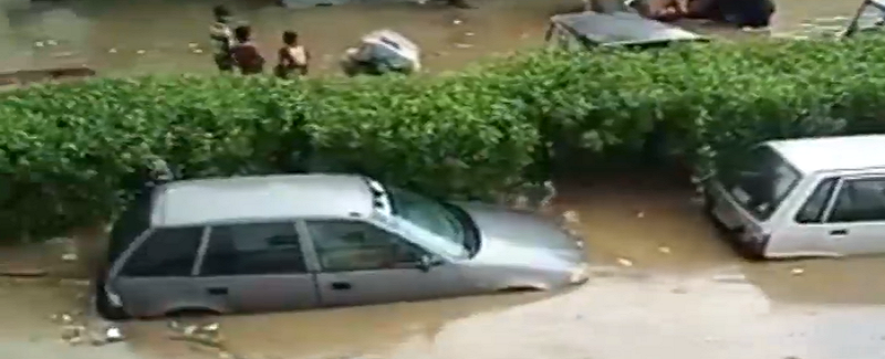 ٻئي ڏينهن به بارش، نالن جو پاڻي گهرن ۾ داخل، 8 فوت، بجلي بند