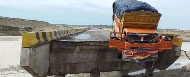 برسات جا راڱا، ڪراچي ۾ 14 بلوچستان ۾ 3 فوت، پليون لڙهي ويون