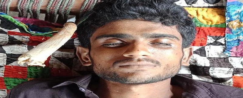 گهرواري کي وٺڻ لاءِ ويل نوجوان پراسرار نموني فوت