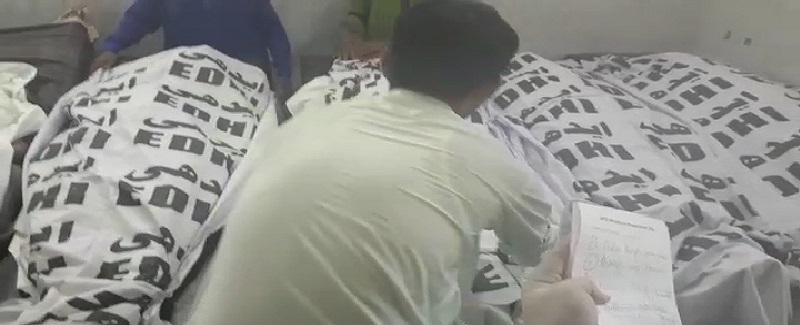 ڪينجهر ۾ ٻيڙي اونڌي، هڪ ئي ڪٽنب جا 10 ڀاتي فوت