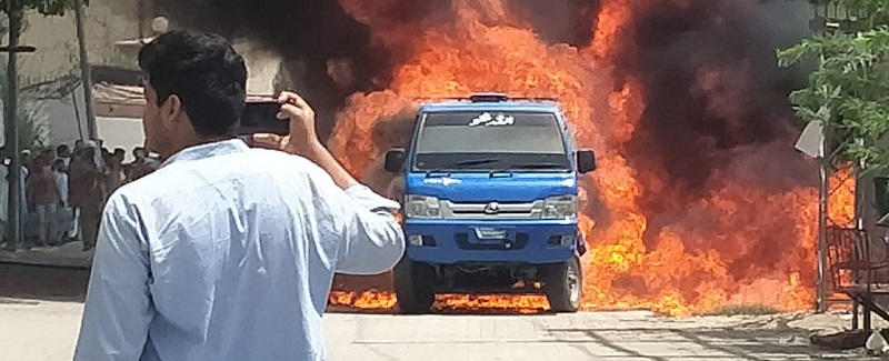 سکر ۾ هڪ قتل، هڪ فل فراءِ ۽ بيٺل گاڏي کي باهه