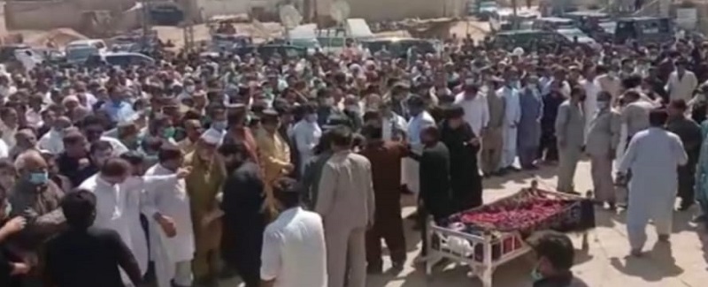 ناصر شاهه جي والدهه جي تدفين بعد تعزيت جو سلسلو جاري
