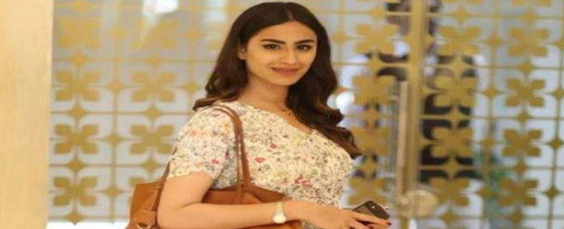 اداڪارا رحمت اجمل مڱڻي ڪري ڇڏي، مداحن پاران مبارڪون