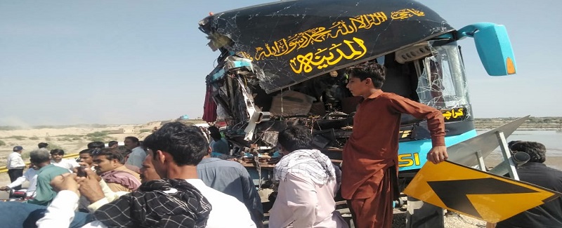 آمري لڳ ٻن ڪوچز ۾ آمهون سامهون ٽڪر 7 ڄڻا زخمي