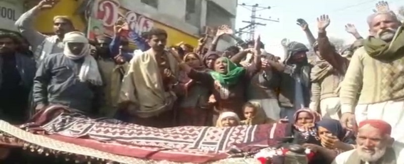 پوليس پاران ڏوھاري ڄاڻائي ماريل جي وارثن ڌرڻو احتجاج