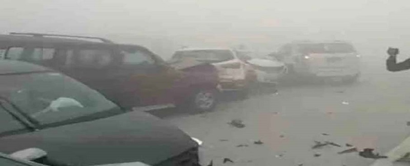 ڪوهيڙي سبب گاڏيون ٽڪرائجي ويون، 3 ڄڻا فوت