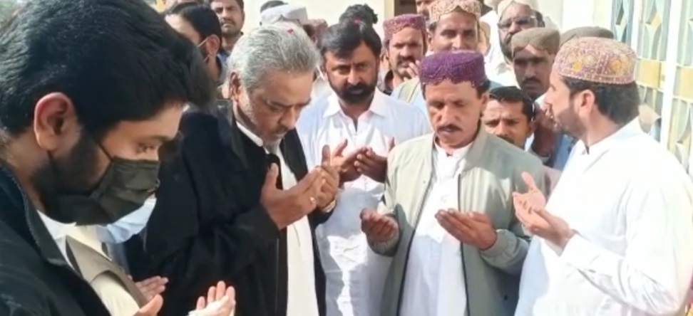 خالد خان پاران ڪچي جي ڳوٺ ۾ ڊسپينسري جو افتتاح