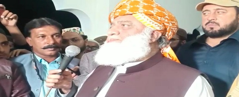 عمران پنهنجو گند پنهنجي منهن تي اڇليو آهي، مولانا