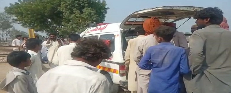 مال گاڏي جي ٽڪر سبب هڪ فوت 2 زخمي