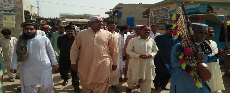 گيس ڏيو، راڳ ڳائي احتجاج ڪرڻ جو انوکو انداز
