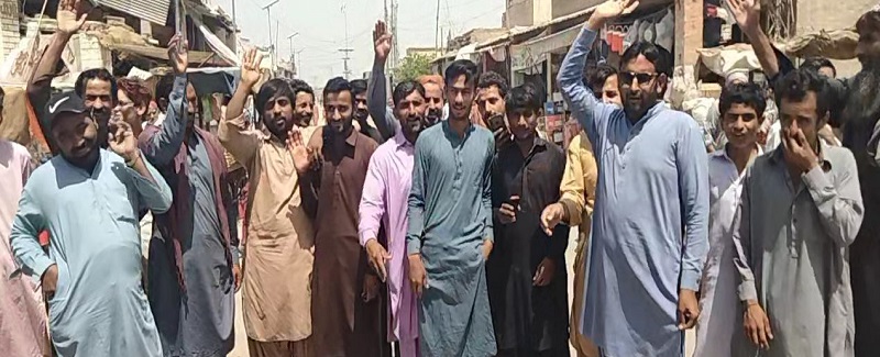 هڪ مهيني کان بجلي بند هجڻ خلاف شھرين جو احتجاج
