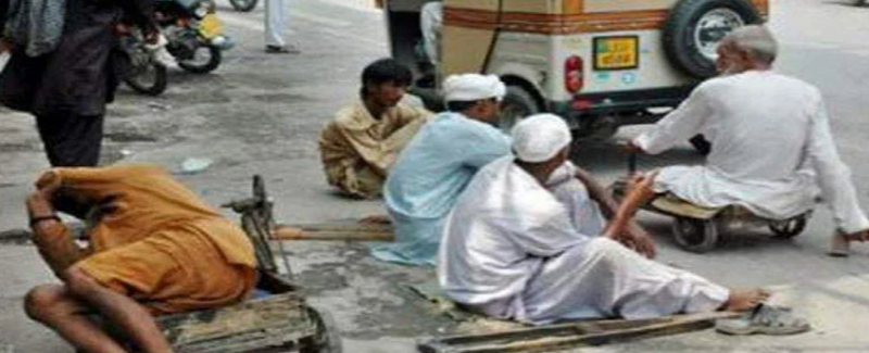 تيز رفتار ڪار جي ٽڪر ۾ 5 پينو فقير ٿڏي تي فوت