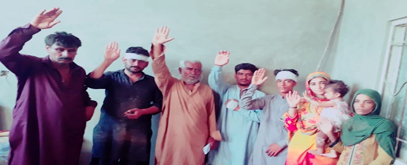 رٽائرڊ اھلڪار پاران بااثر جي زيادتين خلاف احتجاج