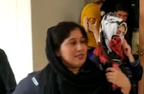 هم جنس پرست ڇوڪرين کي گڏ رهڻ جي اجازت