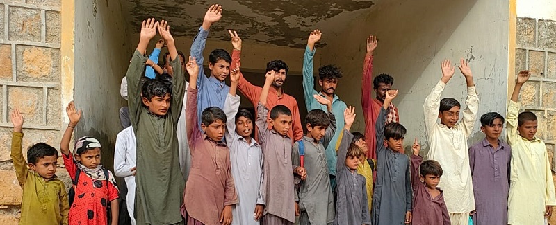 اسڪول ۽ ڊسپينسري کوليو، شاگردن جو احتجاج