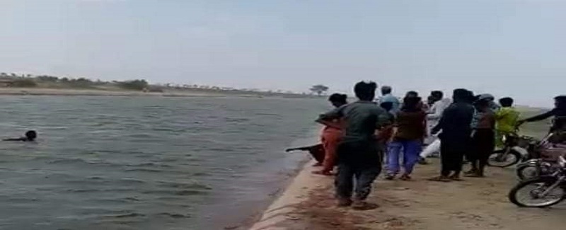 رڪشا واهه ۾ ڪلٽي 10 کان وڌيڪ  مرد ۽ عورتون ٻڏي ويا