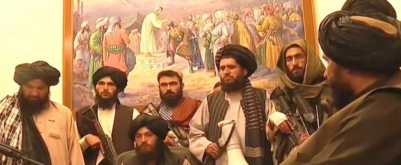 اشرف غني فرار، طالبان صدارتي محل جو، ڪنٽرول سنڀالي ورتو