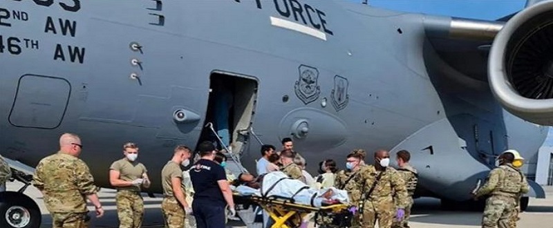 فوجي جهاز ۾ افغان عورت جو ٻار کي جنم