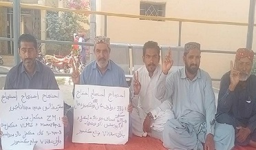 مطالبن جي مڃتا لاءِ ويڪسينيٽرن جو احتجاج