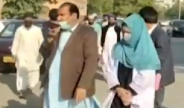 مونکي قتل جون ڌمڪيون پيون ملن، پروين رند