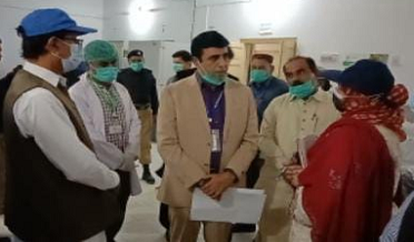 ڊبليو ايڇ او ٽيم جوي نوشهري جي اسپتال جو دورو￼